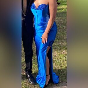 Elegant Blue Strapless Prom Dress